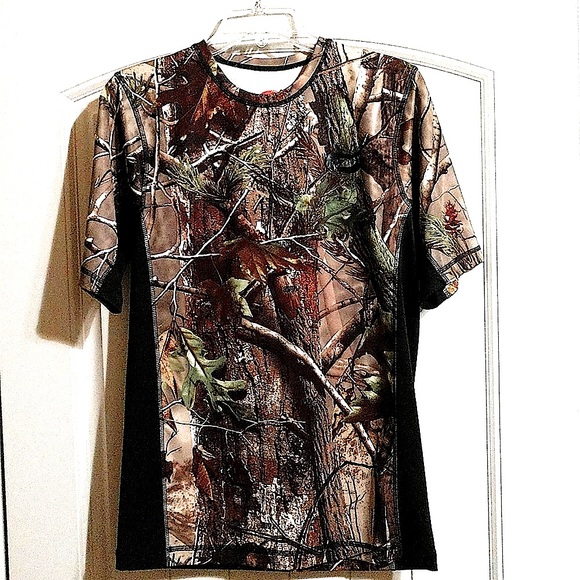 Realtree O'rageous Camouflage Medium Short Sleeve Shirt w/ black along sides - Picture 1 of 6